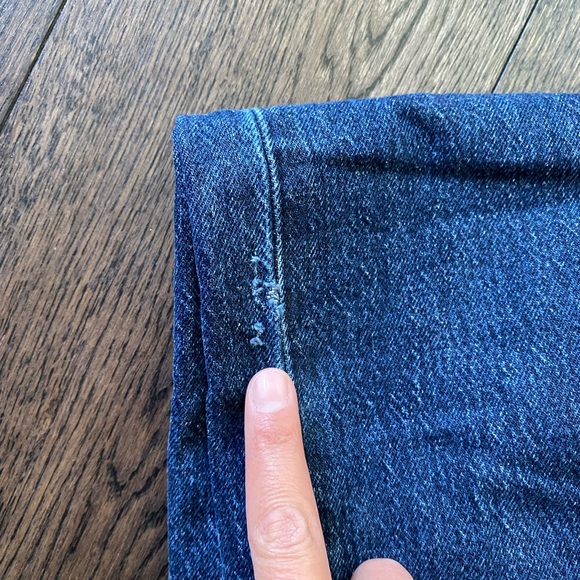 Levi’s dark wash wedgie straight jeans, size 28 - Picture 4 of 4